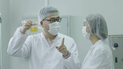 為愛筑夢(mèng) 大叔傾情打造化妝品工廠，將心中摯愛捧上事業(yè)巔峰